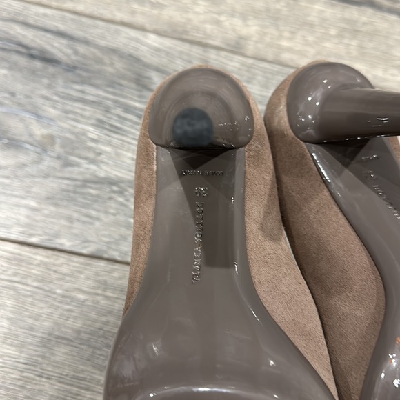 • Bottega Veneta • Authentic Brown Suede Round Toe Pumps Patent Leather on Heels - Picture 8 of 8